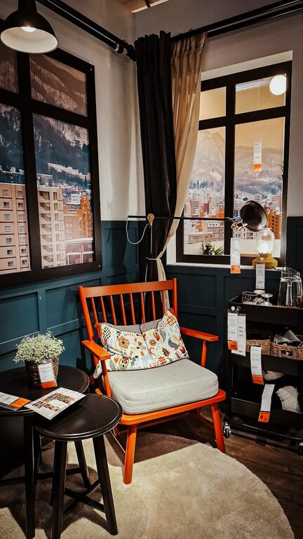 How to Create a Cozy and Inviting Living Room on a Budget